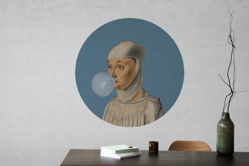 Mural DOTS - Kobieta z Gumą Balonową NIEBIESKI